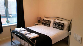 Your home in Oxford -Central-Large- 2 bedrooms-2 bathroom-Free parking-easy walk to Rail and bus station